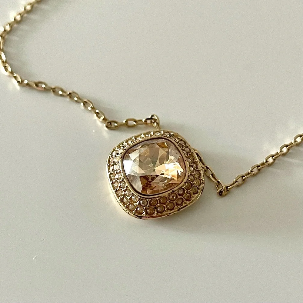 NWT Swarovski Gold Tone Crystal Necklace & Earrings Set - Picture 4 of 11